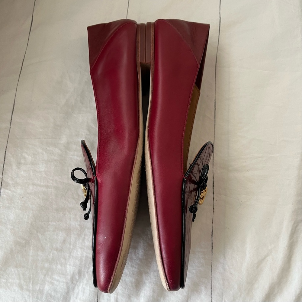 Tory Burch Women's Croc Embossed Loafers with Gold Charm Size 8 - Picture 11 of 12